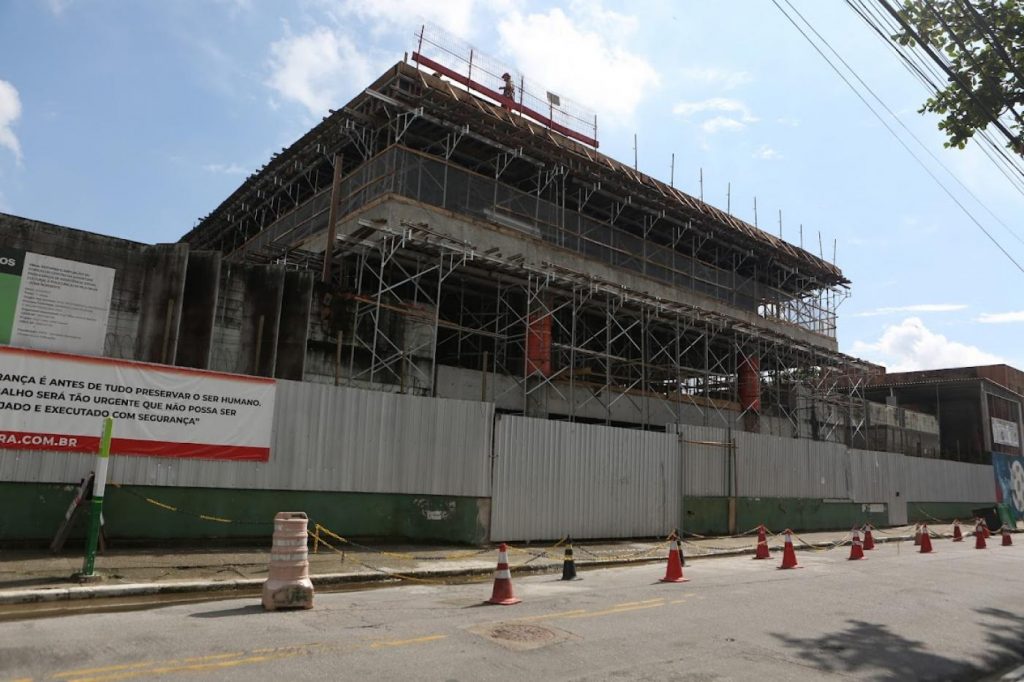 Obras de policlínica e Centro da Juventude avançam em Santos