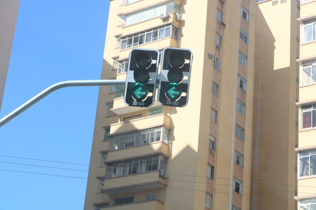 Santos inicia modernização dos semáforos na região da orla