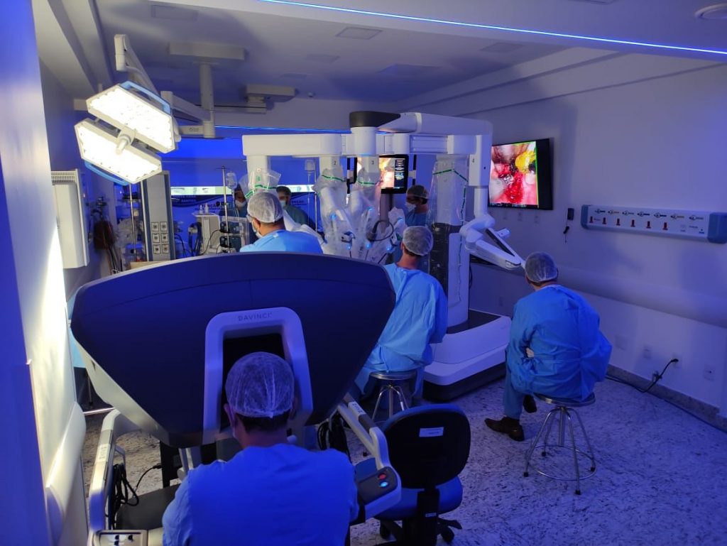 Cirurgias robóticas são novidades na saúde e indicam benefícios aos pacientes