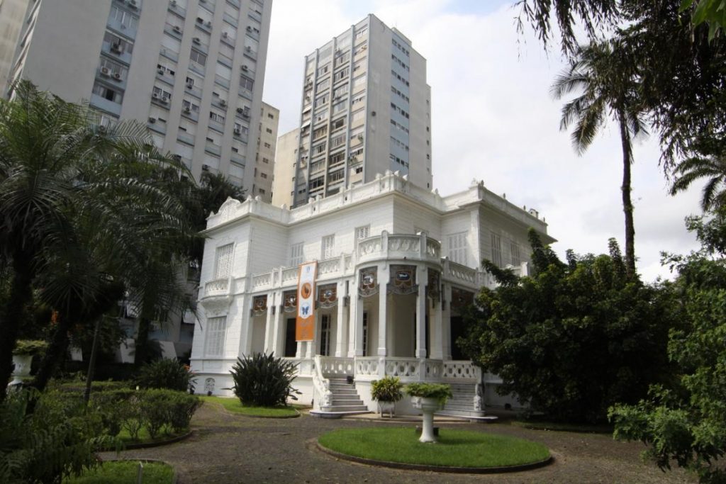 Máquinas do Tempo na Pinacoteca Benedicto Calixto: Memórias, Afetos e Brinquedo