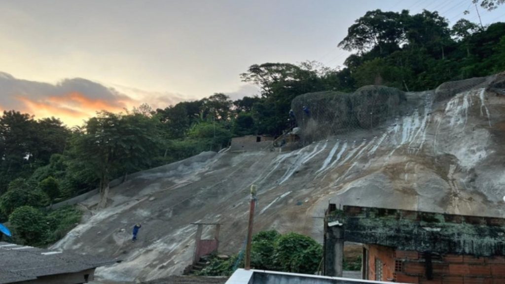 Obras de drenagem e contenção de encosta são finalizadas em morro de Santos