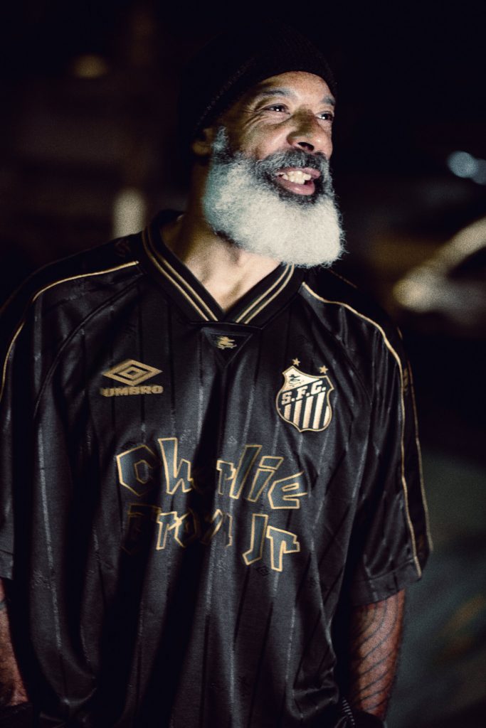 Em homenagem a Charlie Brown Jr, Santos FC lança nova camisa