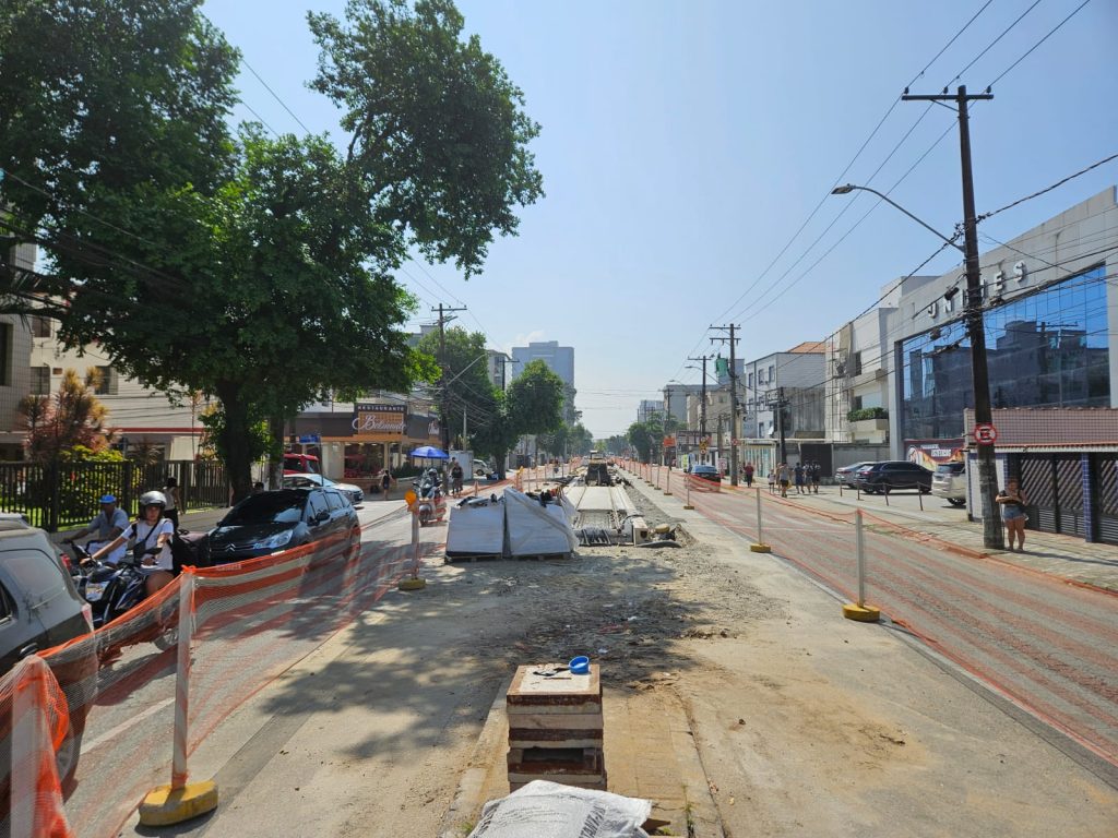 Obras do VLT avançam e bloqueiam trechos de vias na Encruzilhada