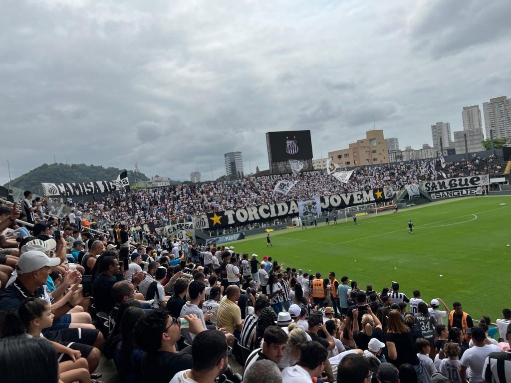 Santos FC reencontra sua torcida na Vila Belmiro