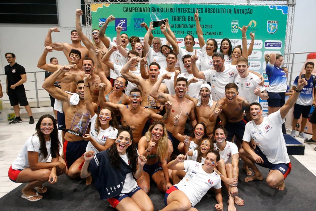 Equipe de natação da Unisanta faz história e vence Troféu Brasil