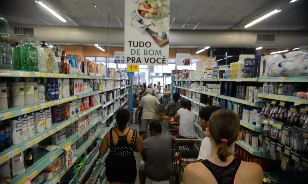 Intenção de consumo das famílias registra alta de 0,5% em junho