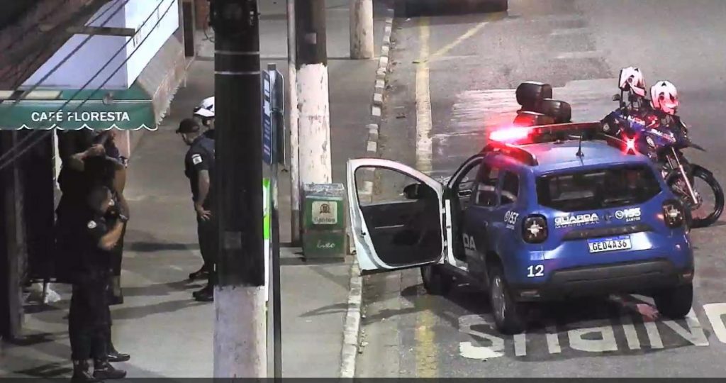 GCM detém homens por vandalismo com ajuda de câmeras do CCO de Santos