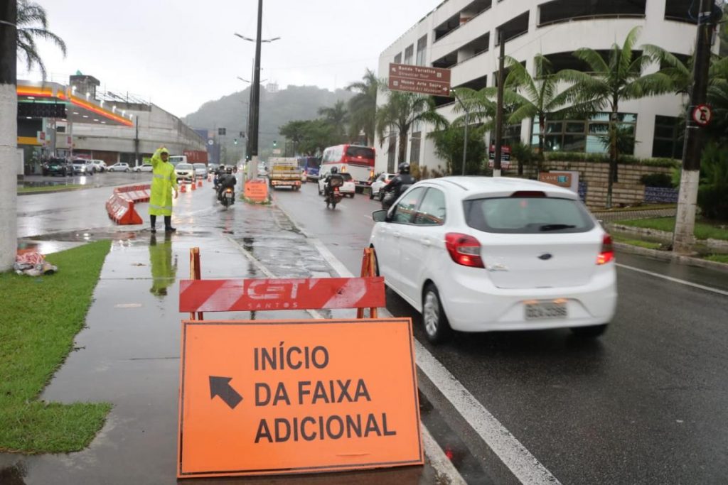 Faixa reversível é reativada para melhor fluidez do tráfego na entrada de Santos