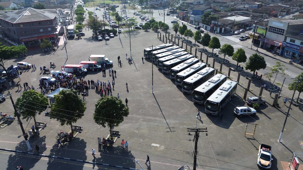 Guarujá renova frota com ônibus, ambulâncias e veículos para serviços essenciais