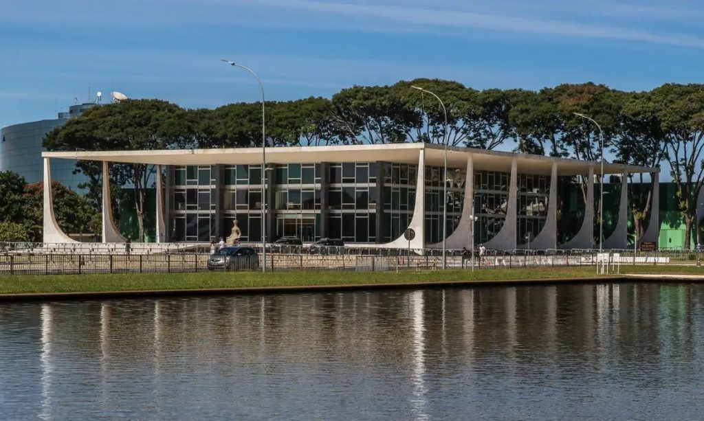 STF mantém decisão que levou 7 deputados a perderem mandato