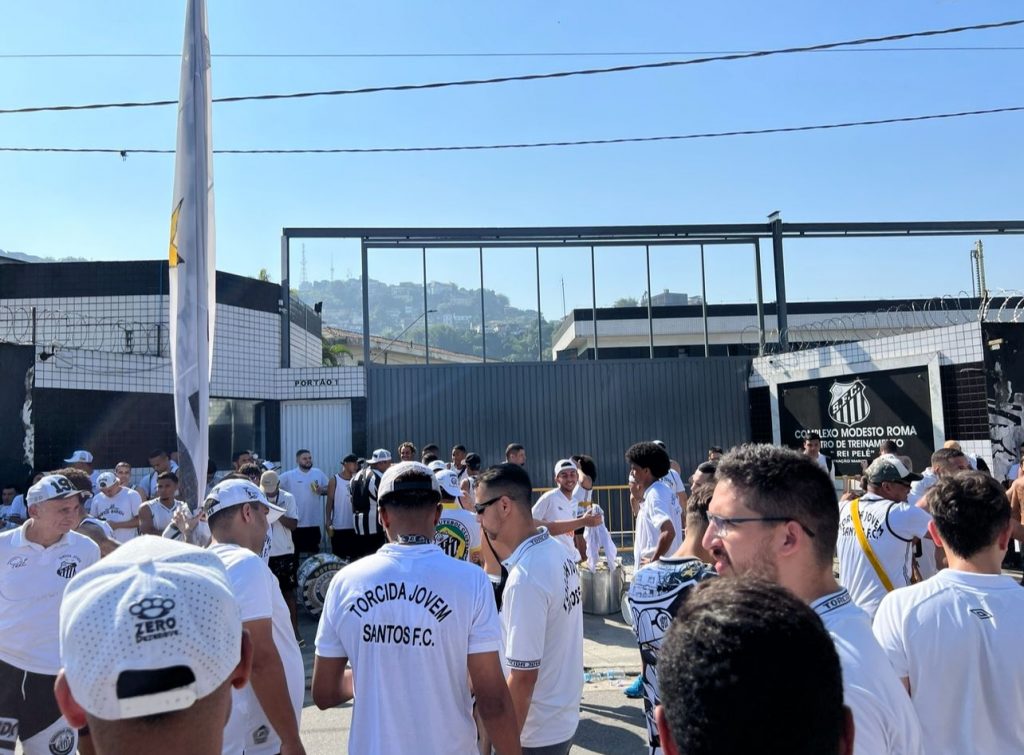 Torcedores do Santos querem time com nova postura