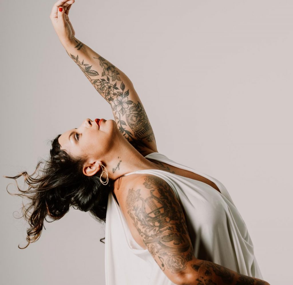 Monna celebra os 80 anos de Chico Buarque no Teatro Guarany