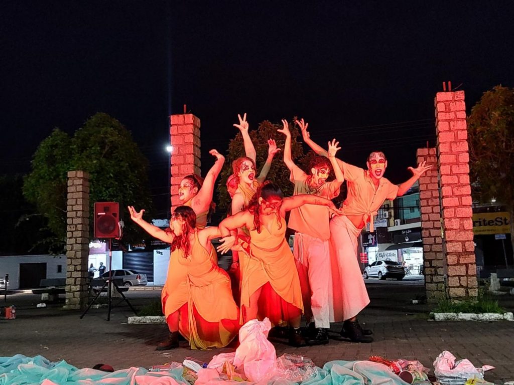 Mostra com apresentações celebra os 15 anos de escola de teatro de Santos