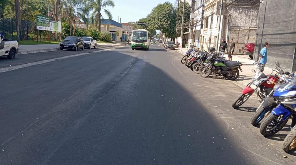 Avenida Rangel Pestana, em Santos, é liberada após pavimentação