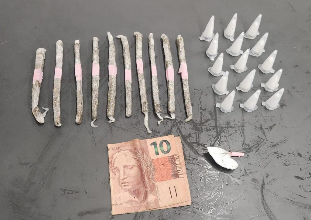 Guardas municipais de Santos detêm homem em flagrante por tráfico de drogas