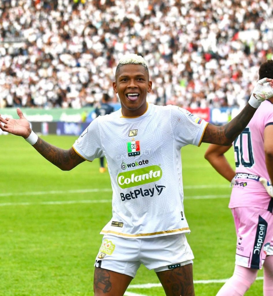 Santos FC acerta com Billy Arce e aguarda atacante nesta quinta