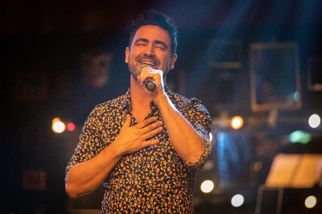 Chorinho no Aquário recebe estreia da turnê de Mateus Sartori neste sábado (13)