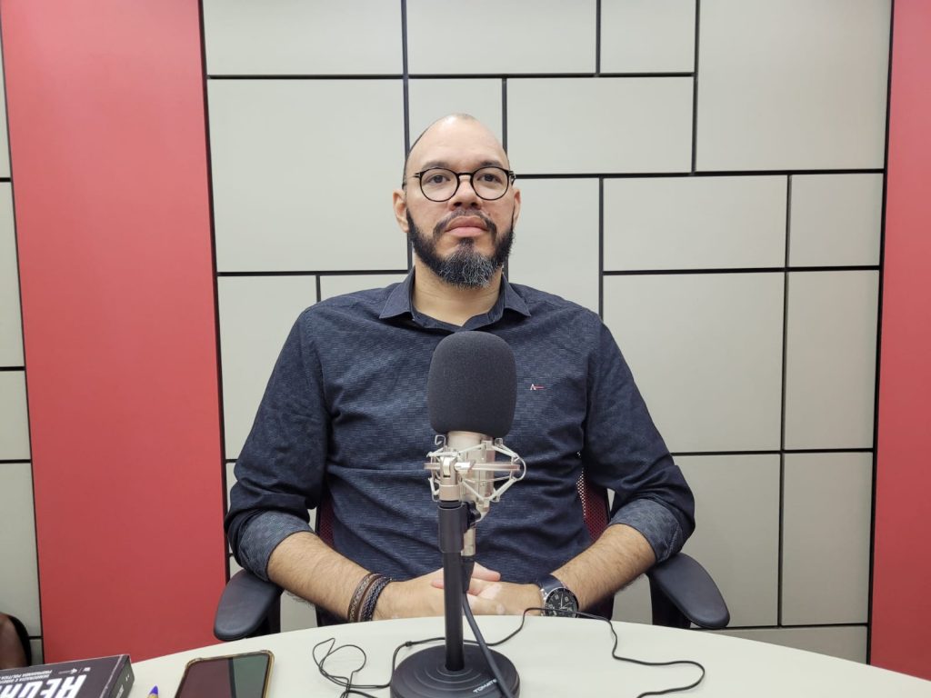 “Precisamos combater a desinformação eleitoral”, afirma jornalista