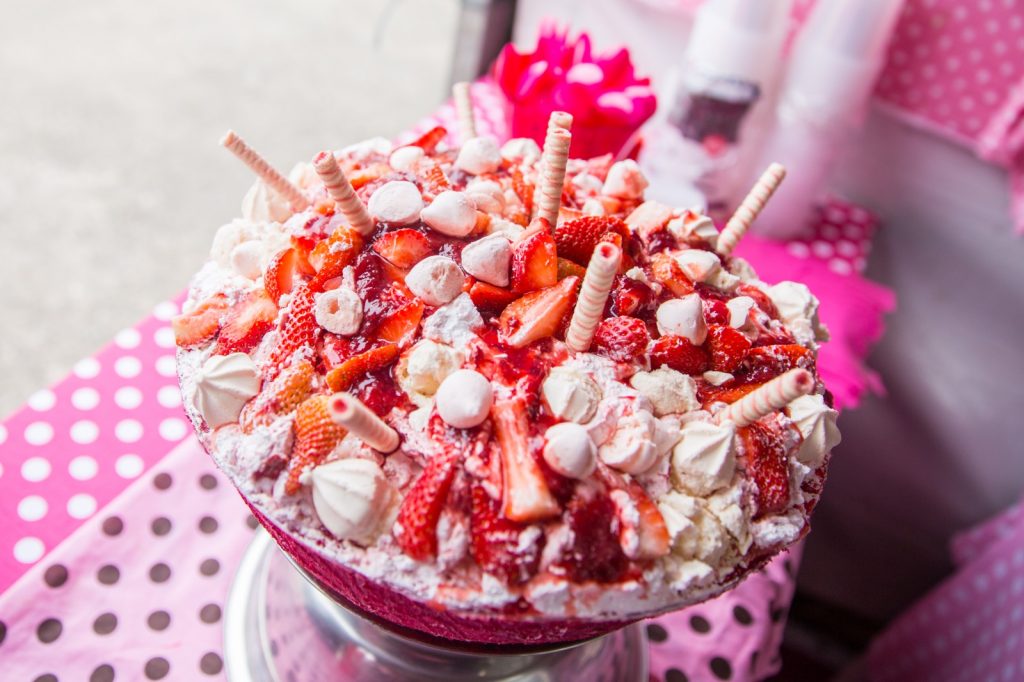 Festival do Morango movimenta Santos com delícias da fruta e merengue de 50kg