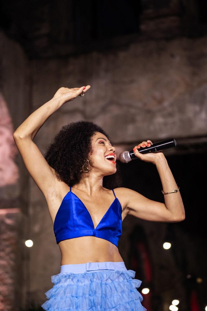 Leticia Caires faz show no próximo sábado (3) em Santos