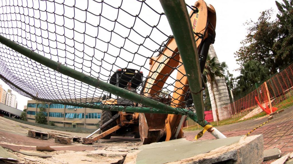 Obras para novas quadras esportivas estão em andamento no Rebouças, em Santos