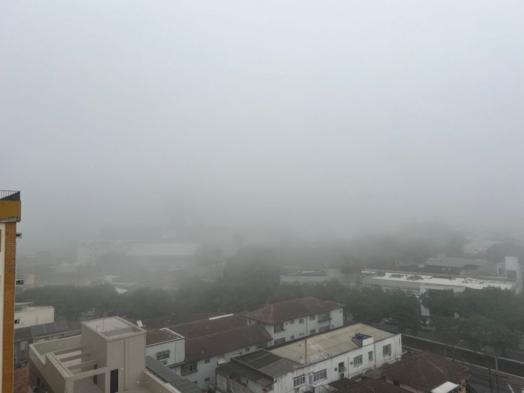 Por conta de neblina, Porto de Santos e travessias ficam paralisadas