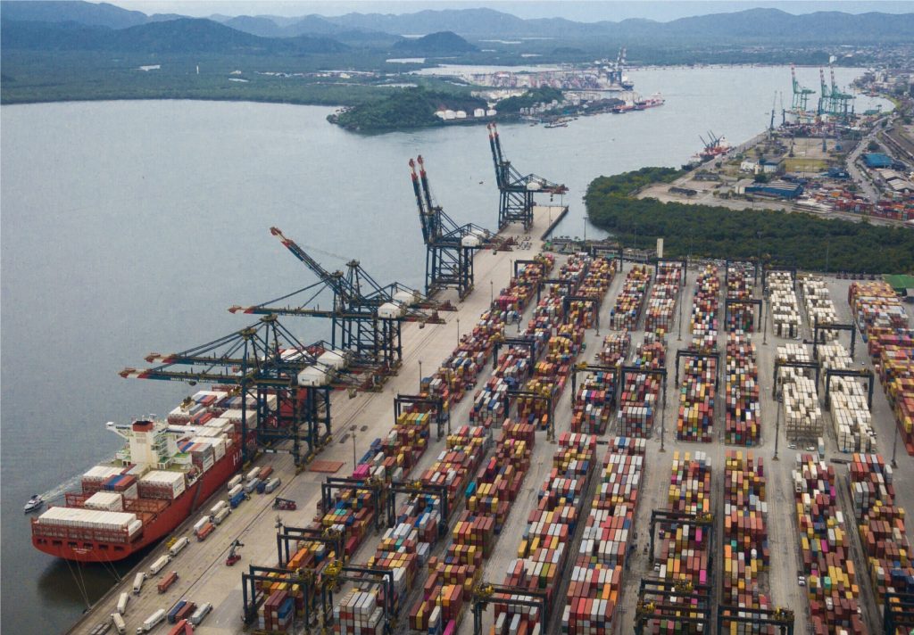 Fevereiro mantém recorde na movimentação de contêineres do Porto