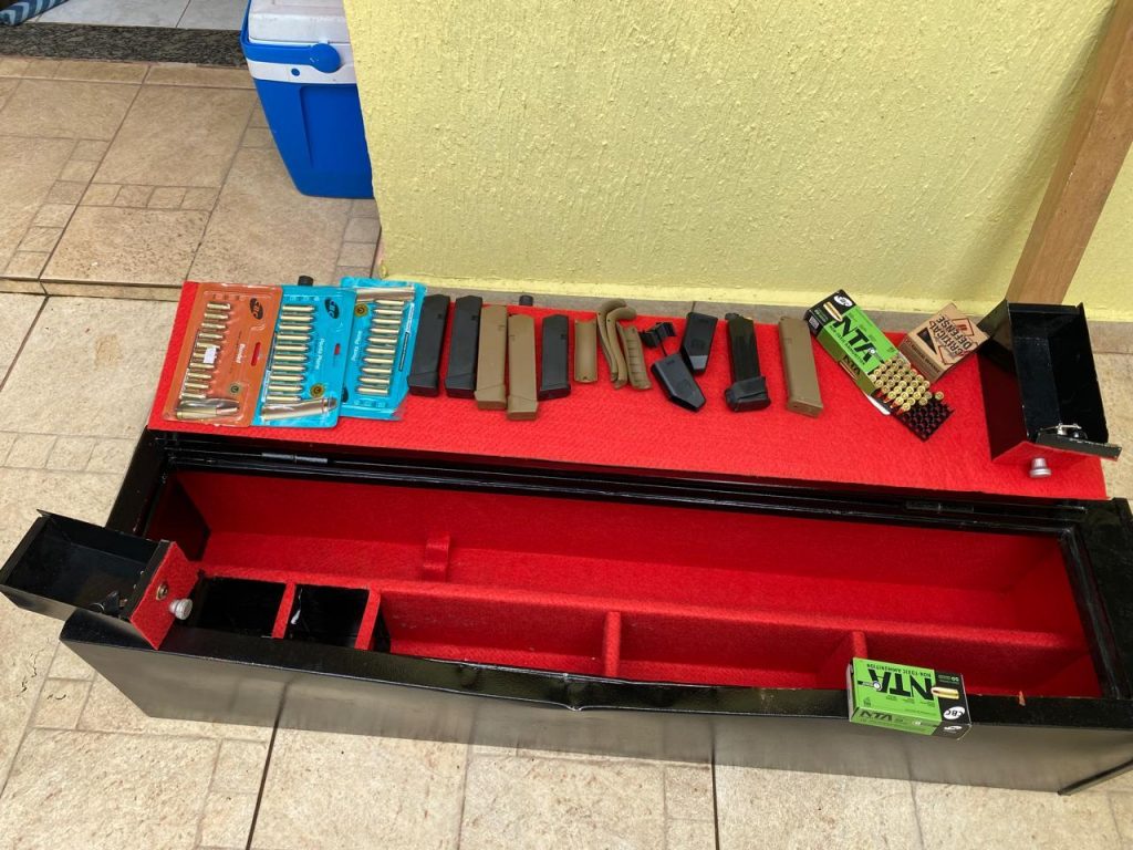 Polícia fecha central de golpe que funcionava em casa de praia de Bertioga