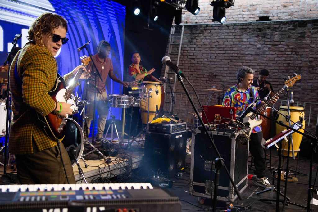 Dupla santista de música latina VARO fará shows em Portugal