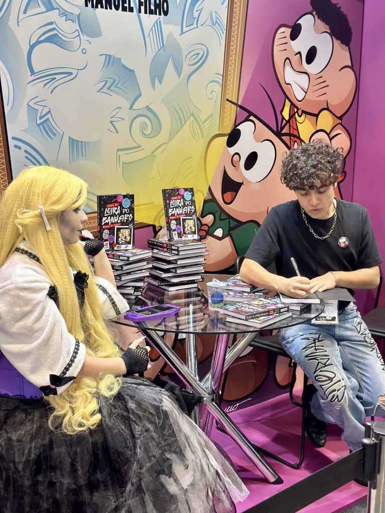 Autor Marcos Martinz lança livro “O Diário da Loira do Banheiro”