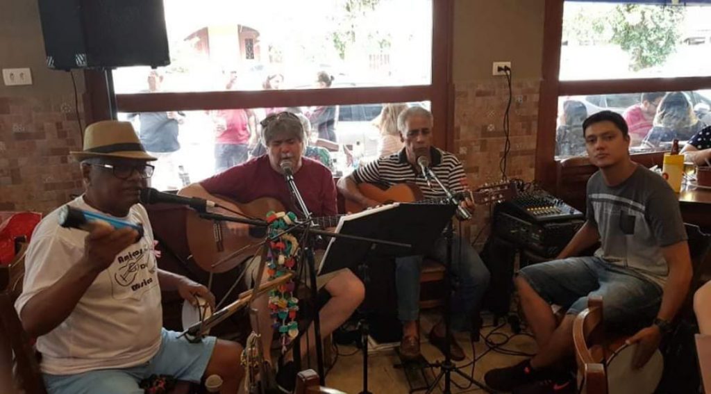 Amigos da Música celebram 20 anos juntos com apresentação no Chorinho no Aquário