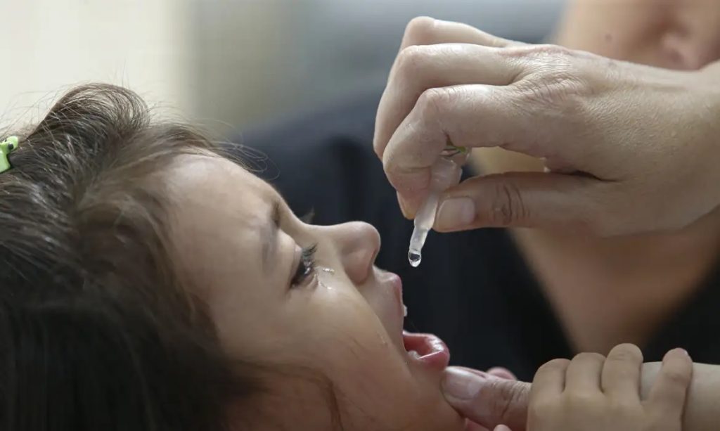 Santos segue novas regras para vacinação contra a poliomielite