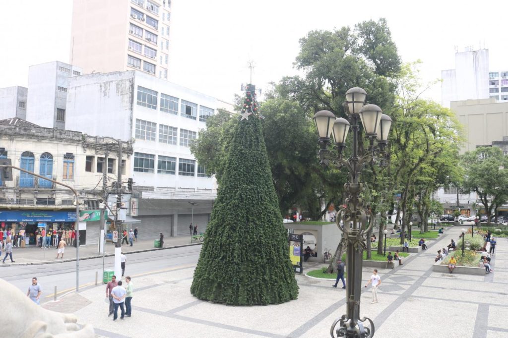 Espírito Natalino começa a tomar conta do Centro Histórico de Santos