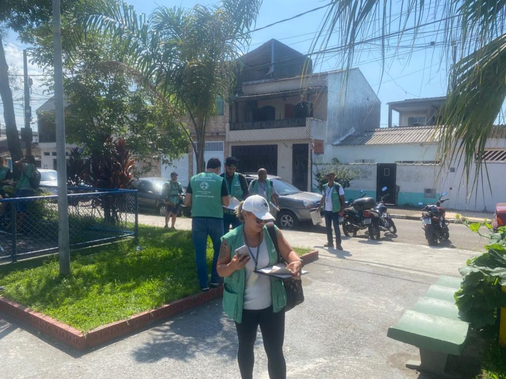 Mutirão elimina 22 focos com larvas de mosquito no Rádio Clube em Santos