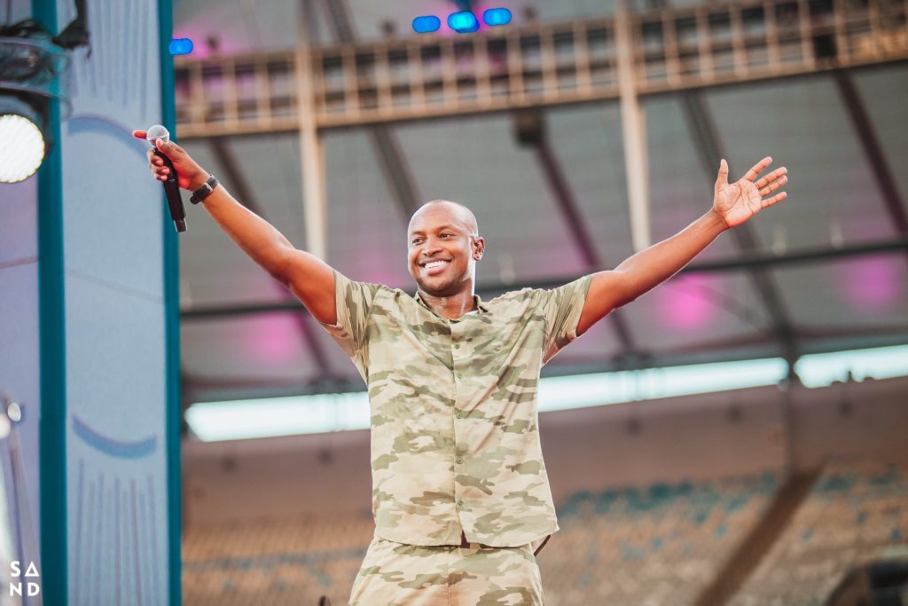 Show de Thiaguinho ocorre no próximo domingo (26), em Santos