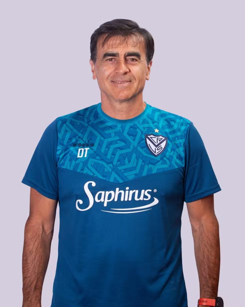 Apalavrado com o Santos, Quinteros não comandará Vélez em último jogo do ano