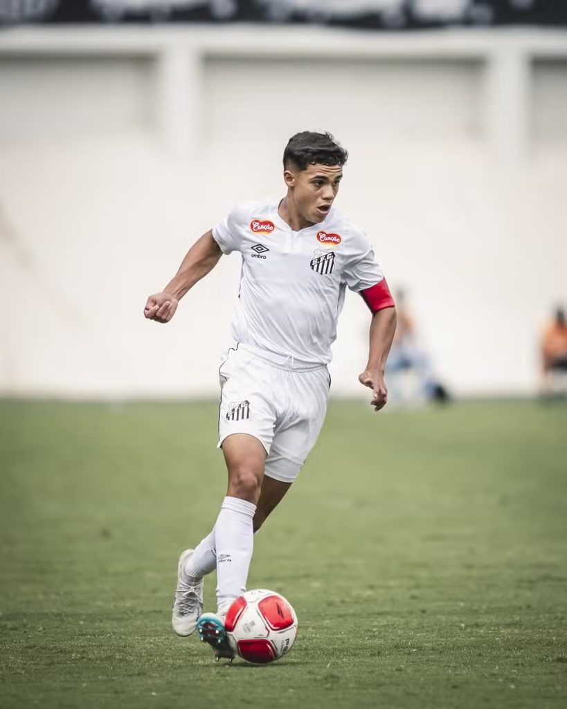 Santos FC inscreve mais dois Meninos da Vila na lista do Paulistão