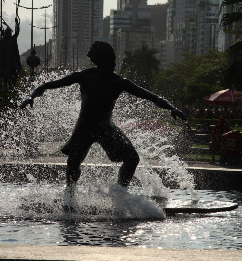 Dia do Surfista reverencia veteranos e lendas do esporte em Santos