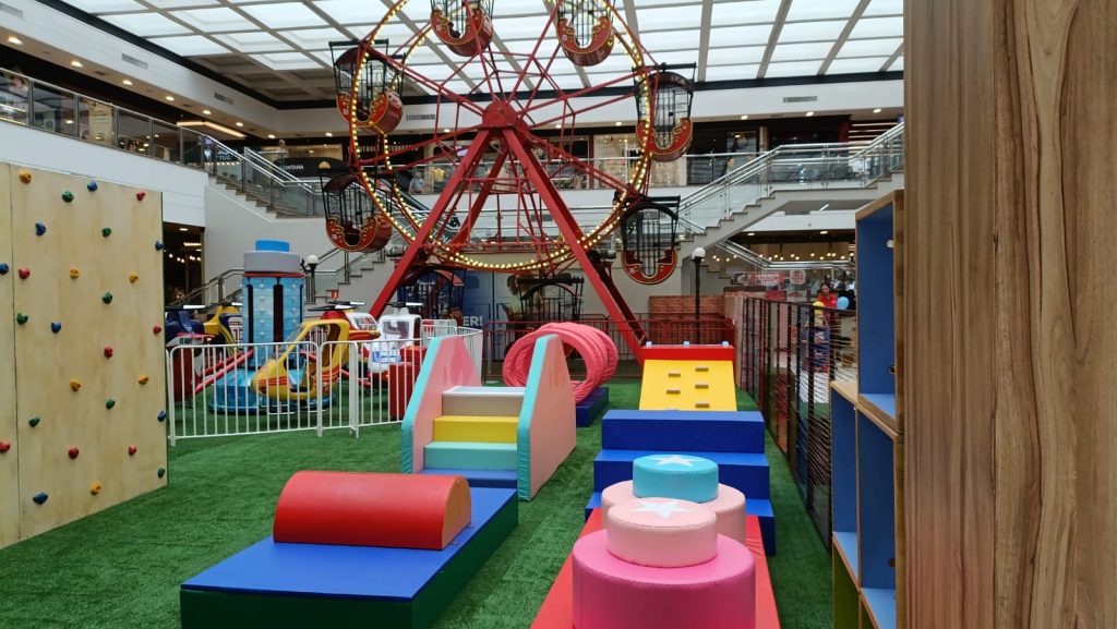 Atração anima as férias no Shopping Parque Balneário