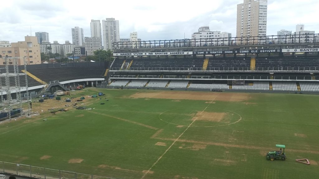 A uma semana para estrear, Santos FC corre para recuperar o gramado da Vila