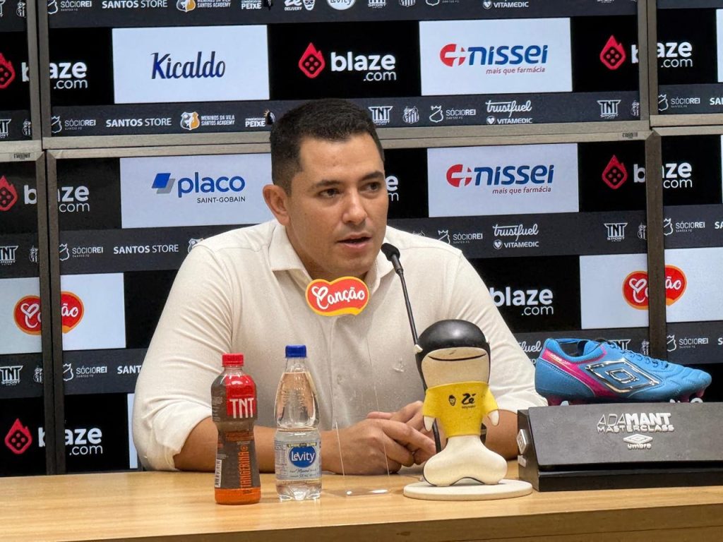 Pedro Martins deixa o cargo de CEO do Santos em meio a crise interna