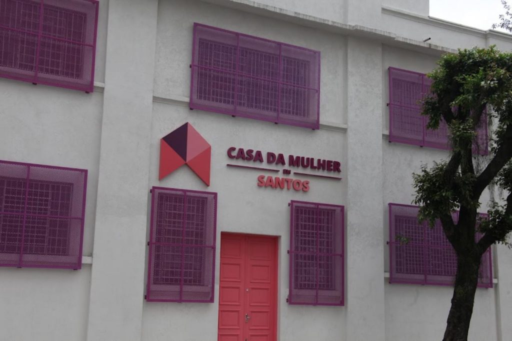 Casa da Mulher de Santos inscreve para oficinas de adereços de carnaval