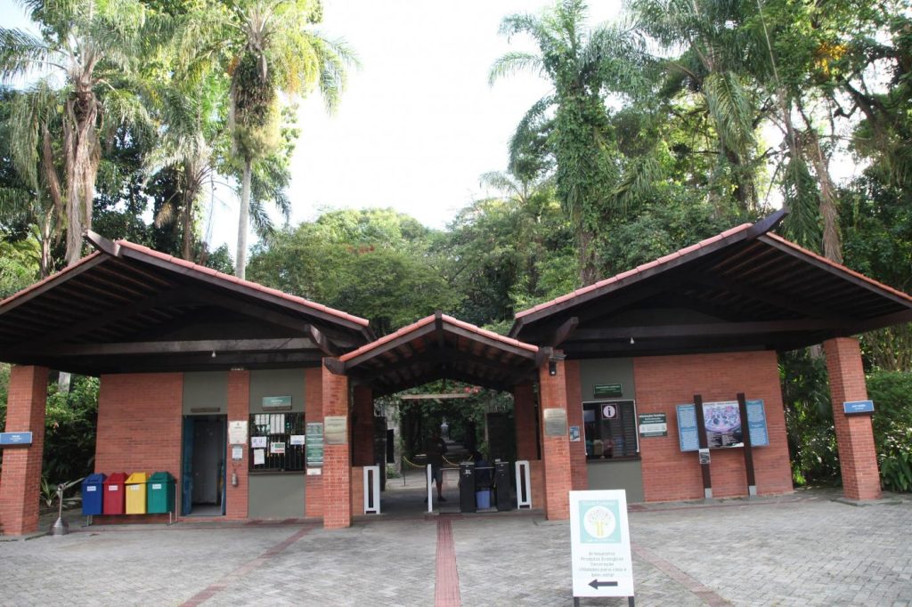 Orquidário de Santos tem domingo com samba