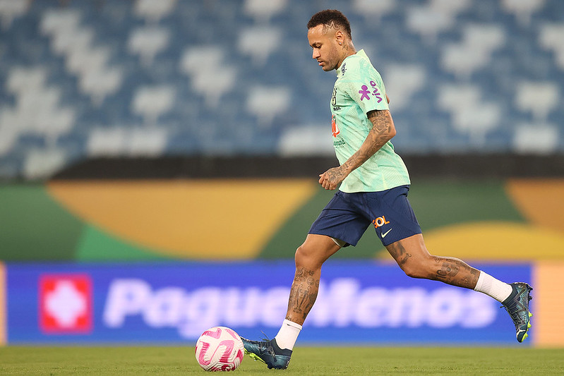 
                Dorival convoca Neymar Jr para enfrentar Colômbia e Argentina            