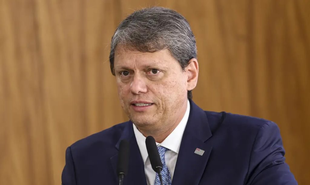 Em Santos, Tarcísio de Freitas lidera com folga disputa pelo governo estadual