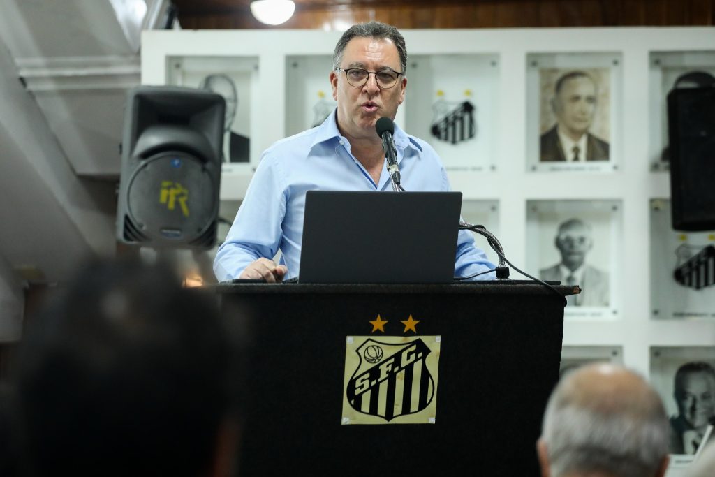 Conselho do Santos FC aprova contas de 2024 com alerta sobre dívidas