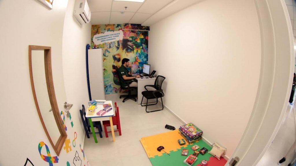 Santos inaugura clínica para pacientes com autismo