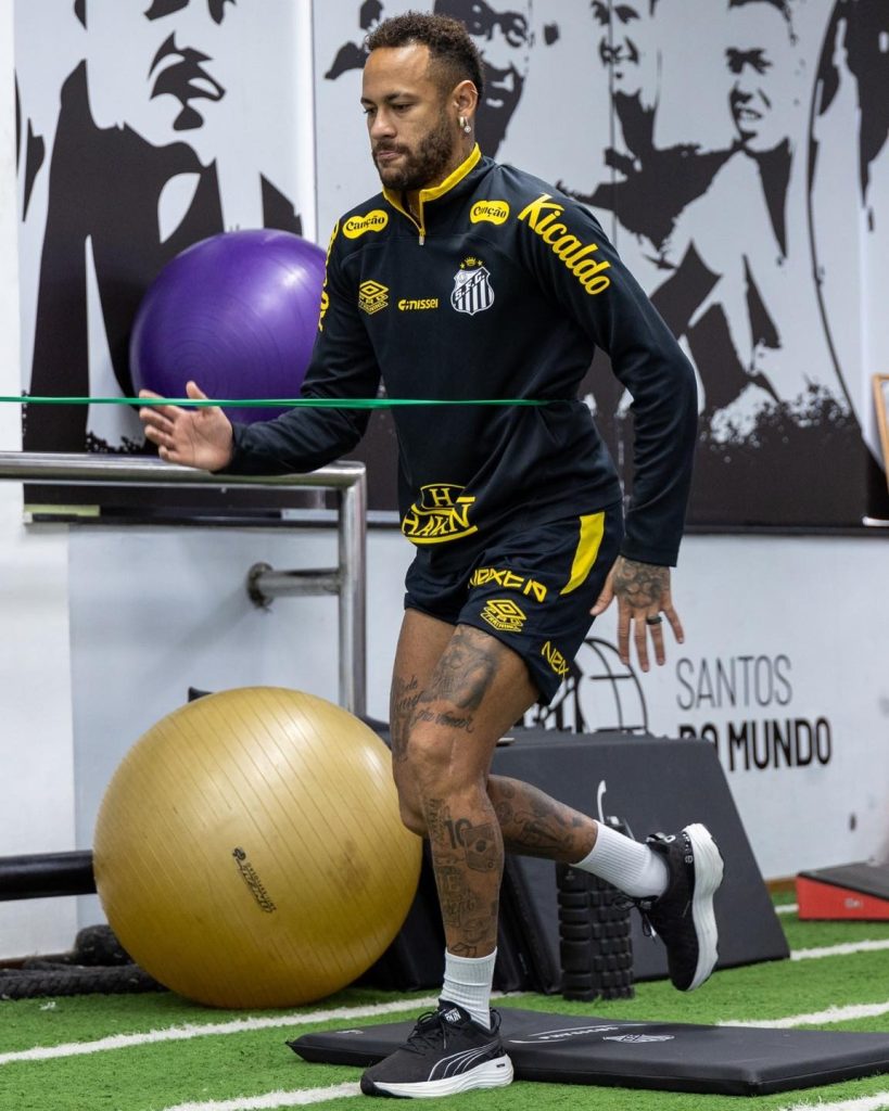 Neymar avança na recuperação e pode voltar ao Santos em três semanas