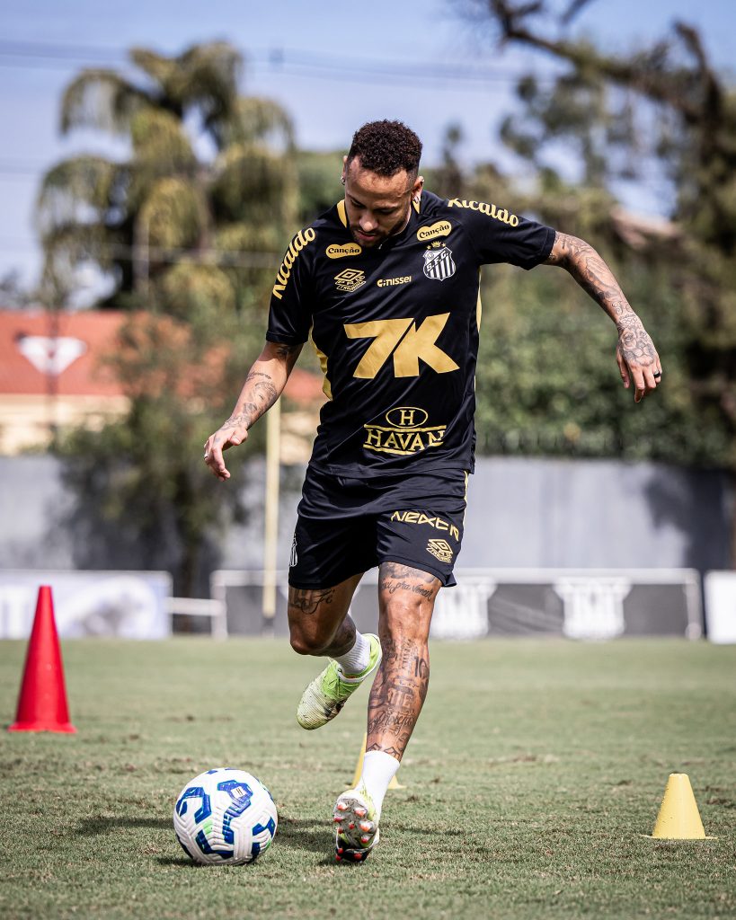 Neymar volta ao gramado e anima o Santos para duelo contra o Corinthians