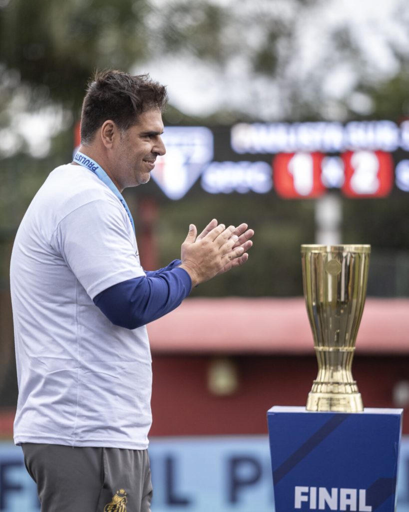 Santos FC promove Gustavo Ferreira e reforça transição entre base e profissional